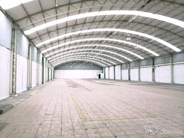 Rento 2,500 m2 bodega Naucalpan