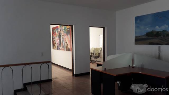 Propiedad en venta para casa u oficinas Fracc. Vallarta Poniente a dos cuadras de Av. Vallarta