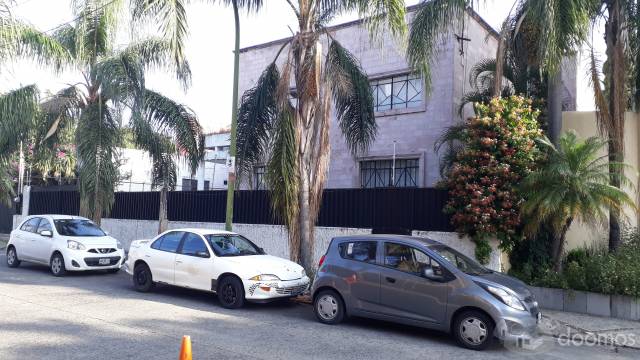 Propiedad en venta para casa u oficinas Fracc. Vallarta Poniente a dos cuadras de Av. Vallarta