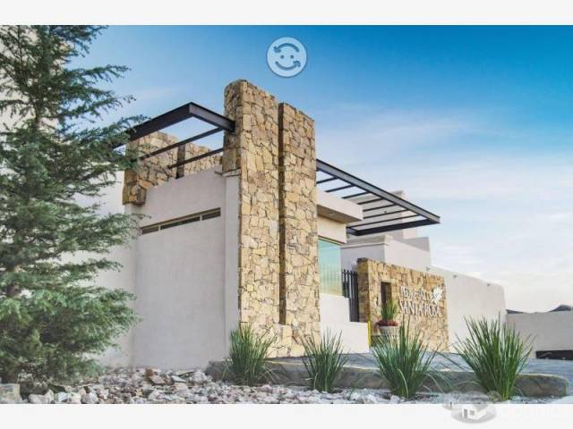 HERMOSA CASA EN VENTA EN PEDREGAL DE SANTA ROSA