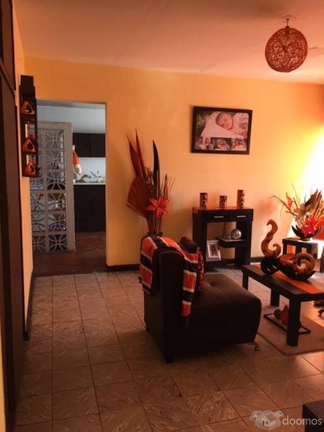 CASA EN VENTA ESQUINA CON LOCAL COMERCIAL