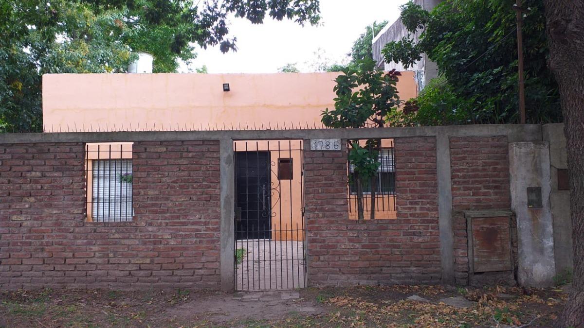 Casa en venta - 2 dormitorios 1 baño - patio - 370 mts2 - Burzaco