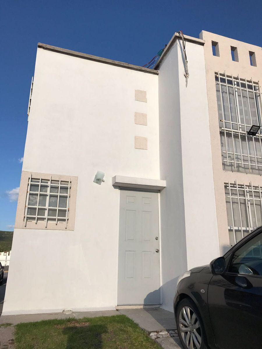 Se Vende Casa en Paseos del Pedregal, 3 Recamaras, 1.5 Baños, Alberca, Seguridad