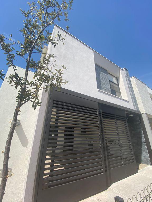 VENTA DE CASA DOMINIO CUMBRES