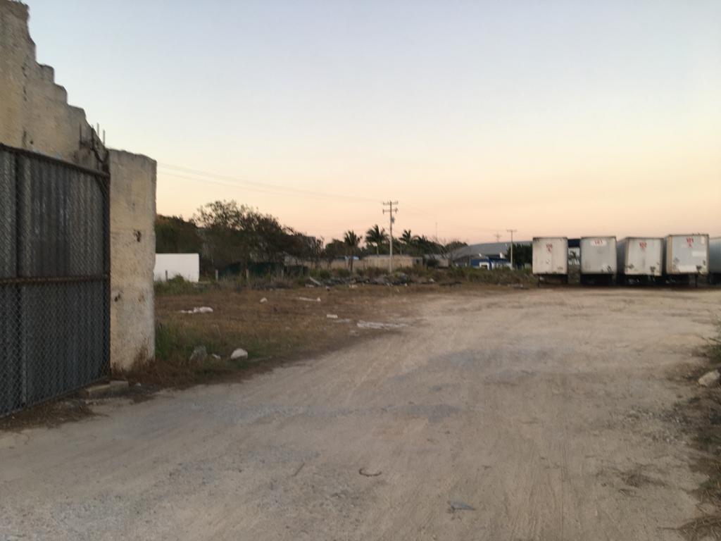 macrolote en renta 22,000 m², posible dividir- en periférico de Mérida-