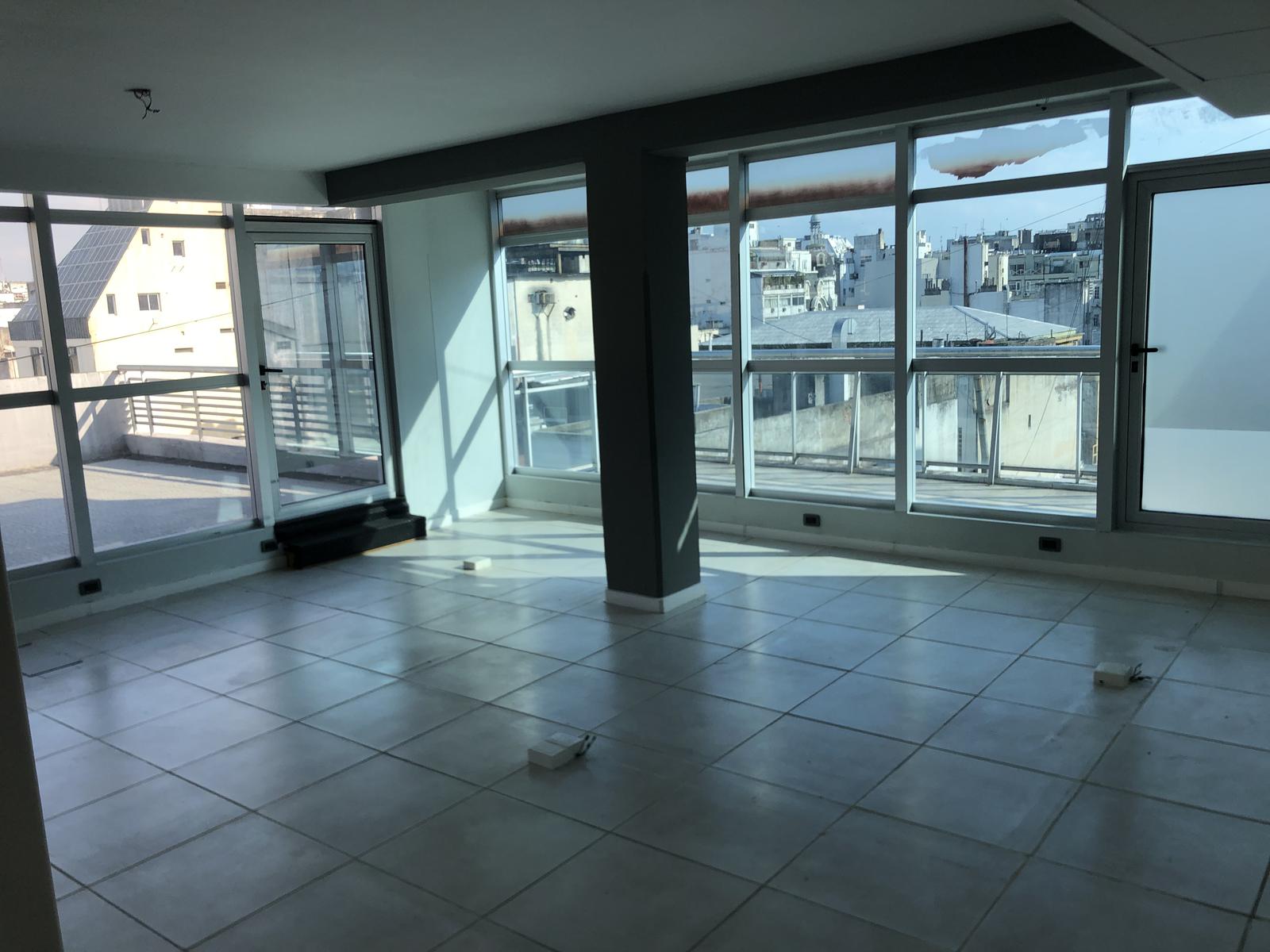 Oficina en venta o alquiler en Palermo. Terraza de 50 mts, piso 10. Todo sol y luz!