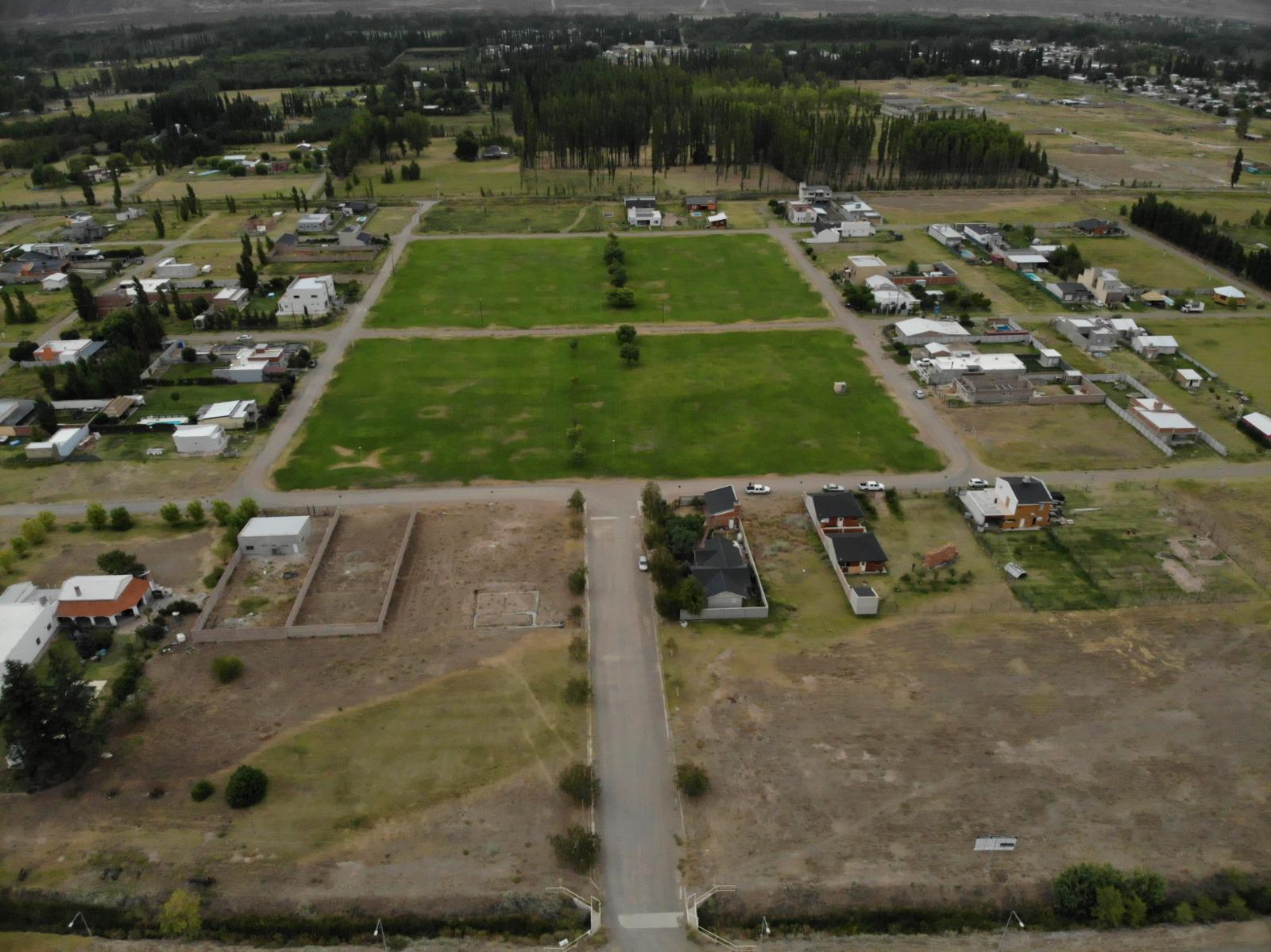 TERRENO EN VENTA EN LOS CASTAÑOS DE PLOTTIER - FRENTE A LA PLAZA