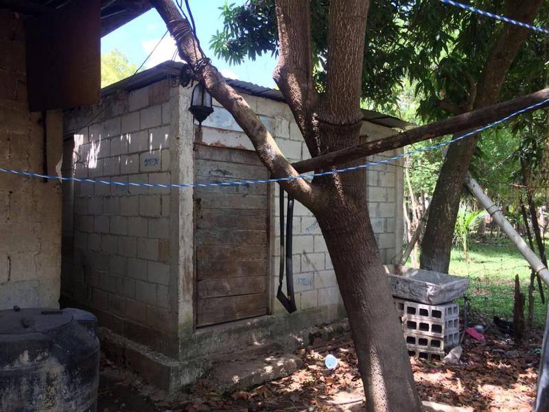 Terreno con pequeña construcción en obra gris bacalar perfecta oportunidad