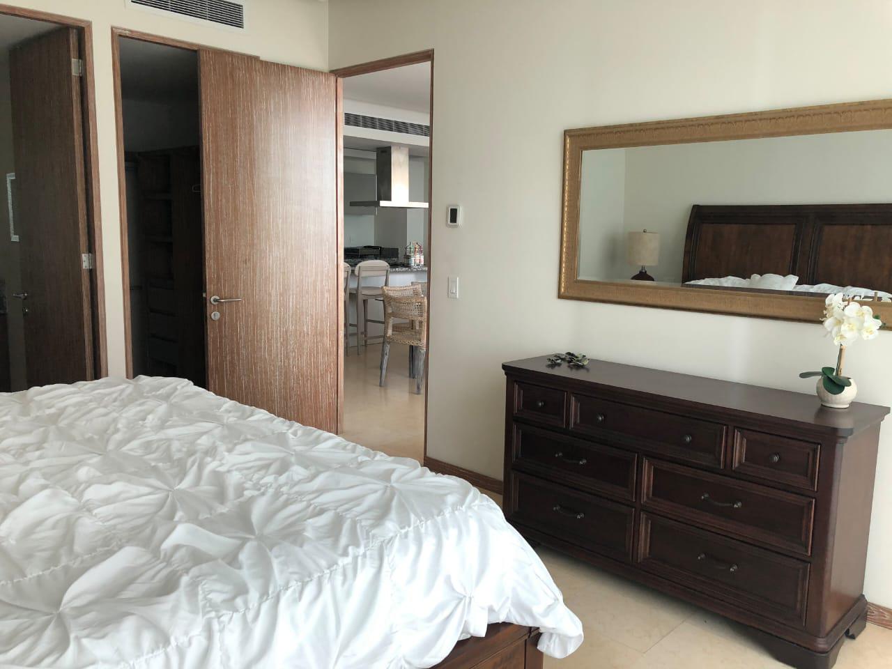 Departamento en renta anual en residencial Península Acapulco Diamante