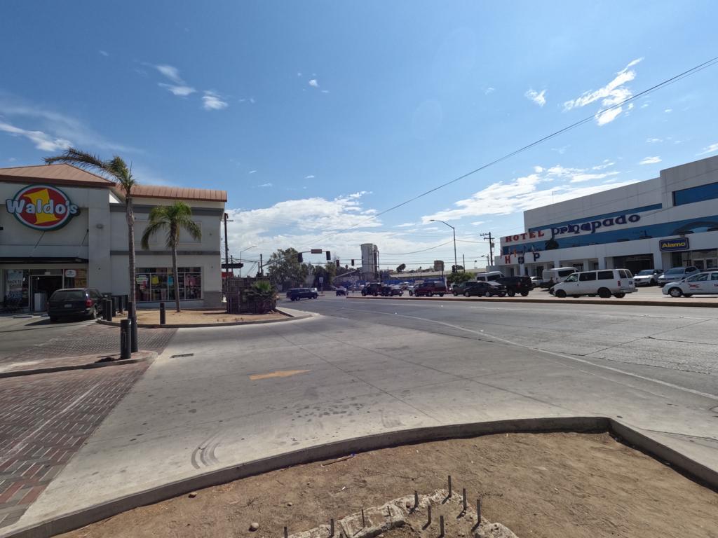 LOCAL COMERCIAL EN RENTA DE 93.39 M2, EN PLAZA AEROPUERTO, TIJUANA B.C.