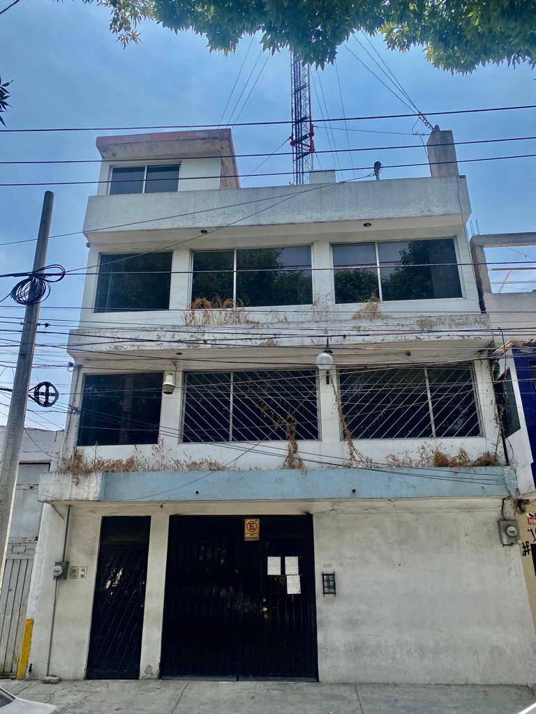 LTS Edificio comercial con bodega, Los Reyes Ixtacala, Tlalnepantla.