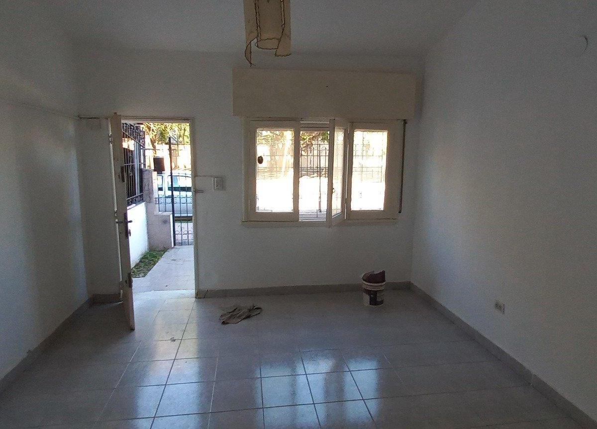 Casa con dpto trasero a la venta en barrio Ferroviario Mitre