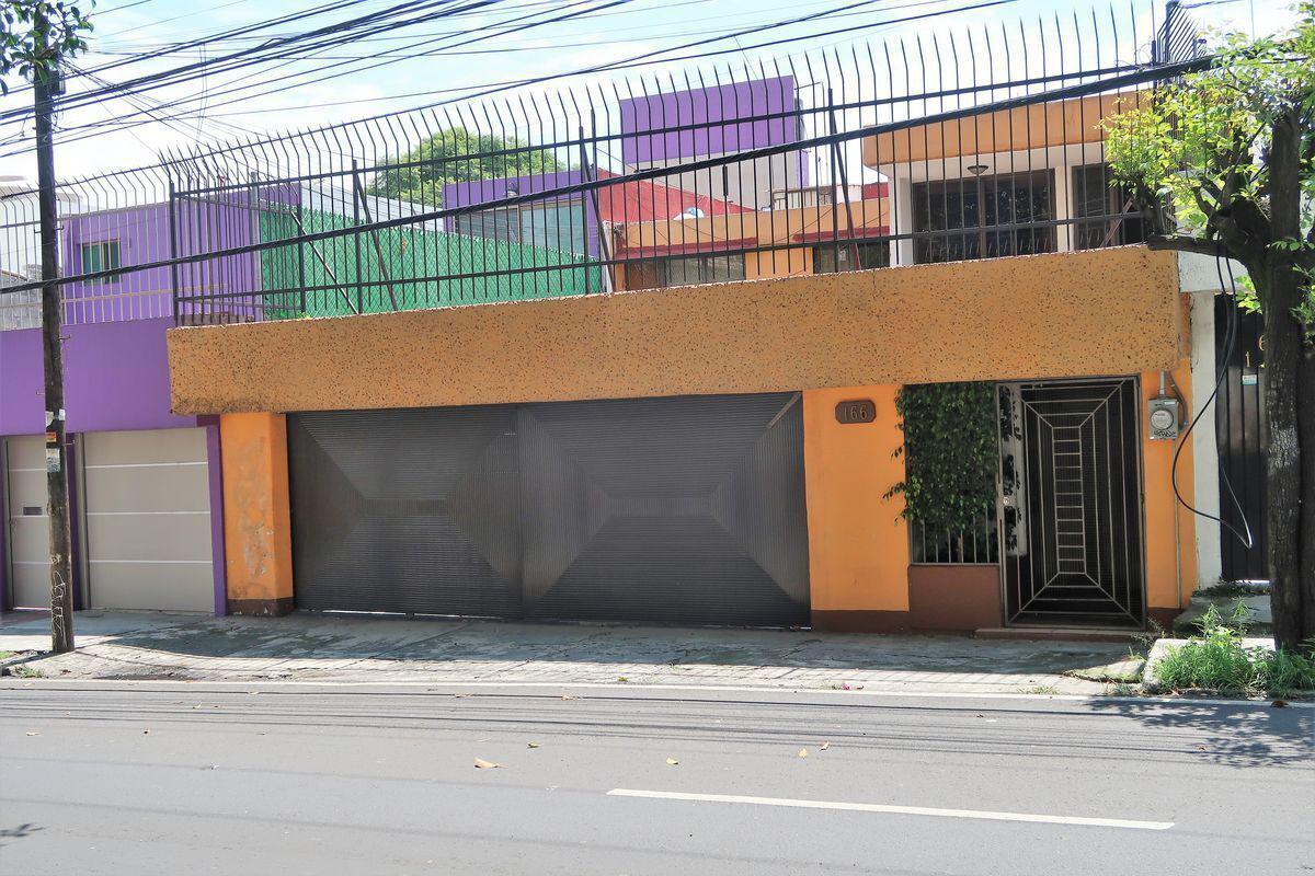 EXCELENTE CASA CON USO DE SUELO EN CERRO DEL AGUA