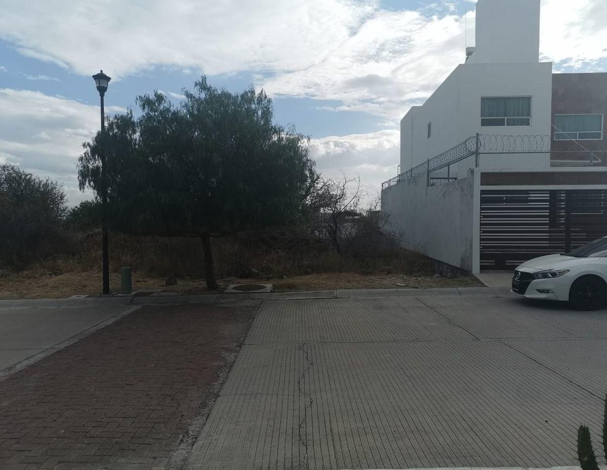 Se Vende Terreno en Real de Juriquilla de 300 m2, En la 1er ETAPA, Único