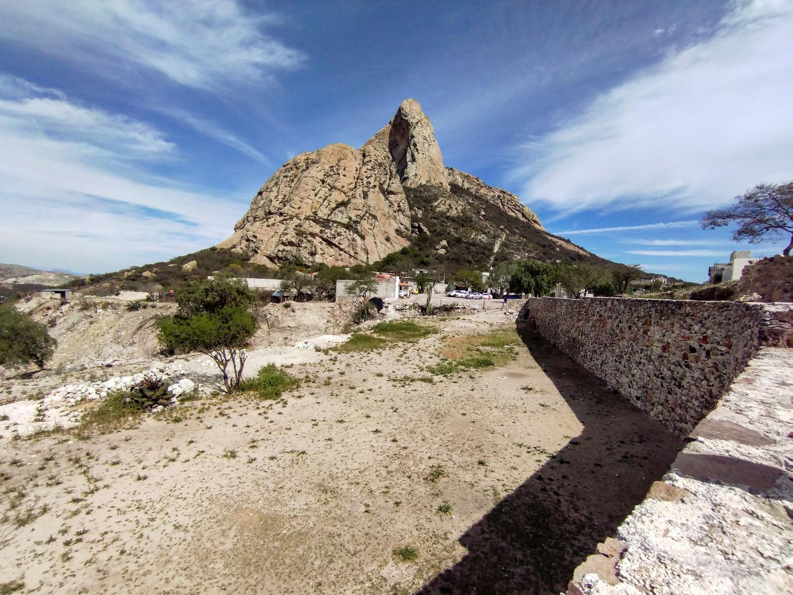 TERRENO A PIE DE LA PEÑA DE BERNAL