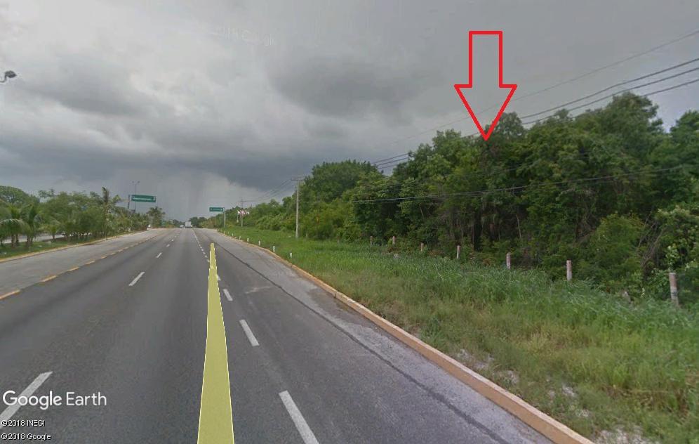 Terreno de 18 ha en la Riviera Maya,  200 metros sobre la carretera