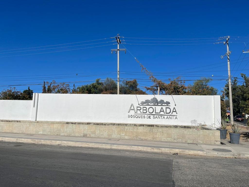 TERRENO EN VENTA ARBOLADA BOSQUES DE SANTA ANITA