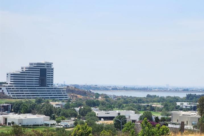 TERRENO EN VENTA EN EL MOLINO LEÓN MACROLOTE CON VISTA ESPECTACULAR EN EL MOLINO RESIDENCIAL & GOLF