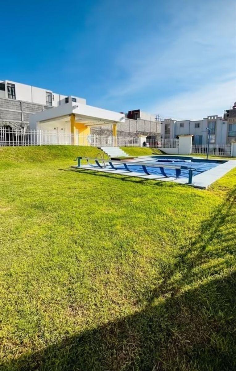 En Venta Casa en Paseos del Pedregal, 3 Recamaras, 1.5 Baños, Alberca, Seguridad