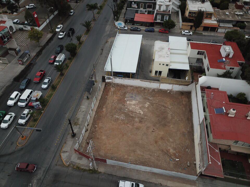 AMPLIO TERRENO EN RENTA SOBRE AV. CARRANZA