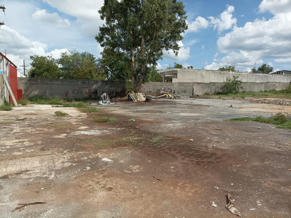 Terreno de 2700m² en Renta, 2 Portones de Acceso, Barda Perimetral, Uso de Suelo Mixto en Guadalupe