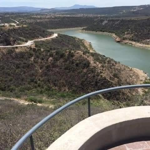 Terreno en venta en Cañadas del Lago con vista al lago