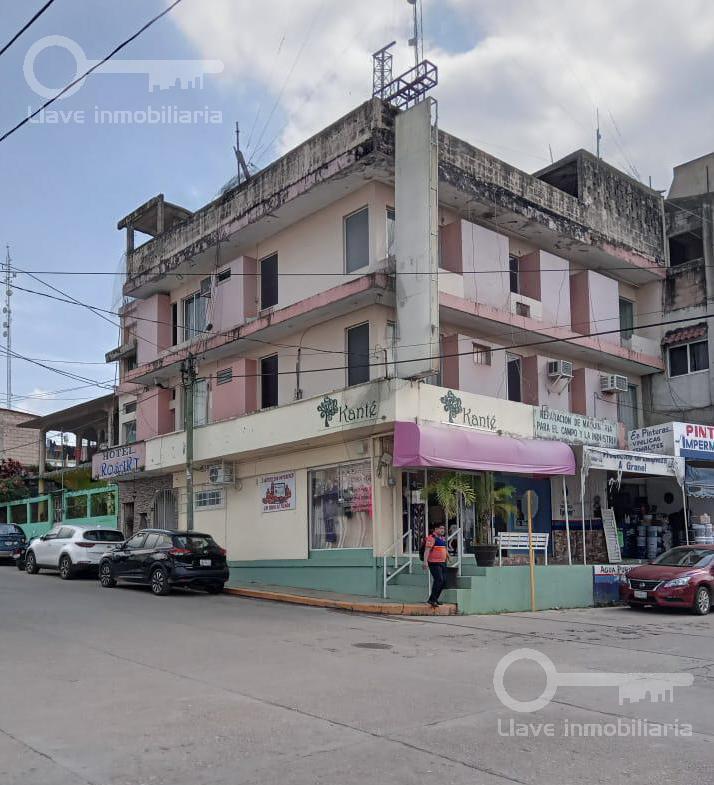 Renta de Edificio Comercial con 12 habitaciones en calle Porfirio Diaz, Col. Centro, Acayucan, Ver.