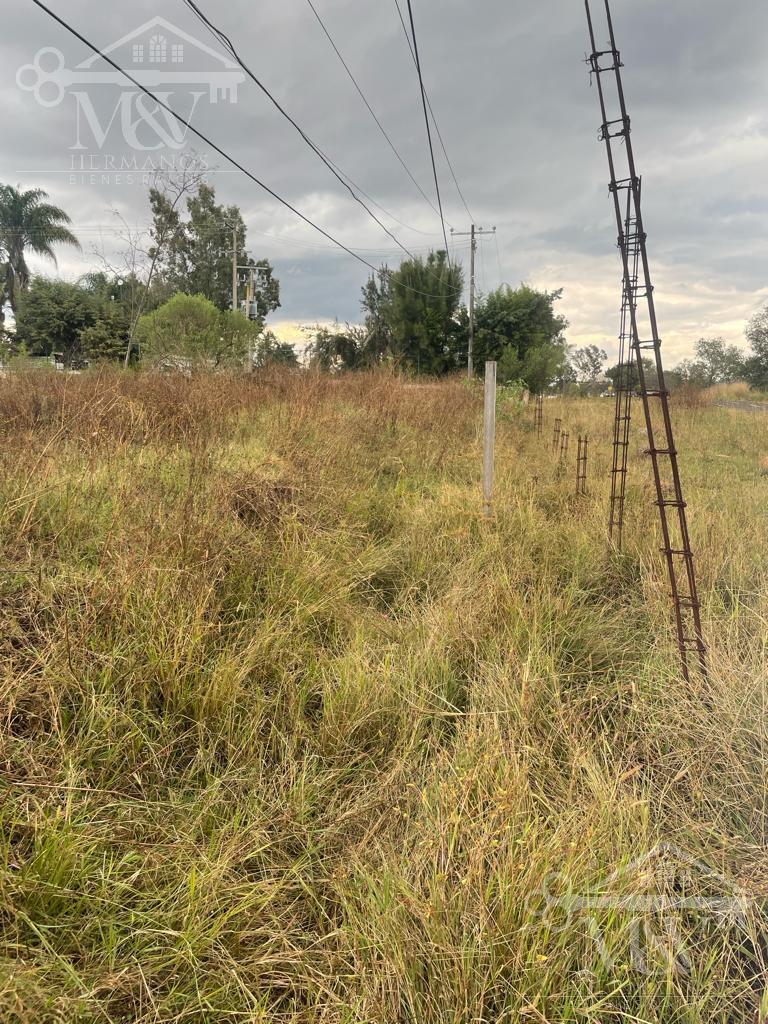 Terreno en  venta a pie de carretera morelia patzcuaro