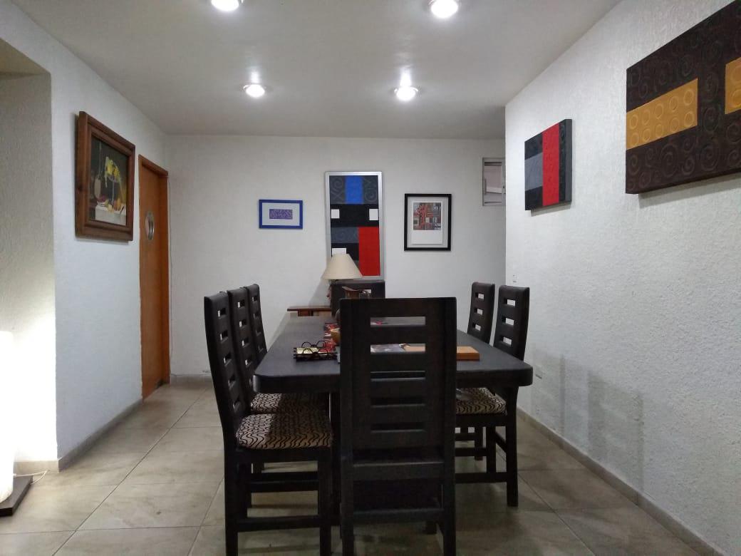 Casa En Venta Con Oficina Cerca de Avenida Forjadores