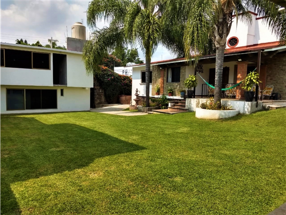 EXCELENTE Y AMPLIA CASA EN CUERNAVACA CON 3 BUNGALOS.