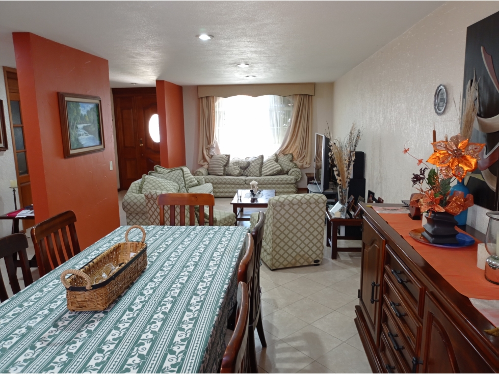 Amplia casa en Villas del Alamo, Pachuca, Hgo. Precio de oportunidad.