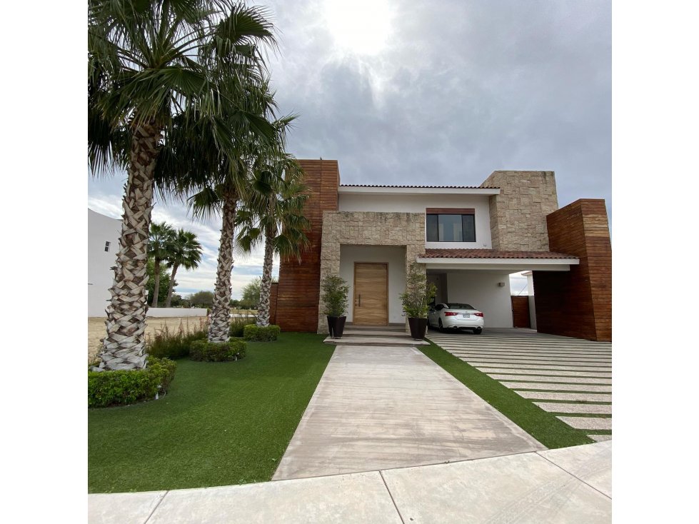 Casa en Venta con Vista al Lago y Campo de Golf Los Lagos