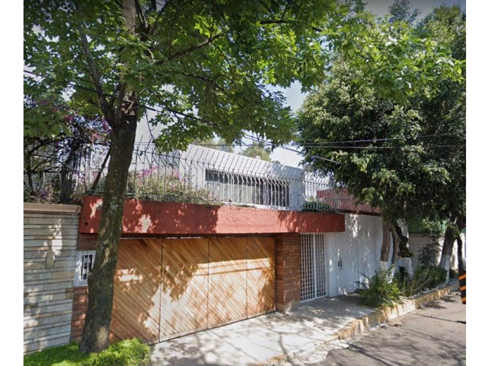 HERMOSA CASA CON JARDÍN EN ROMERO DE TERREROS COYOACAN