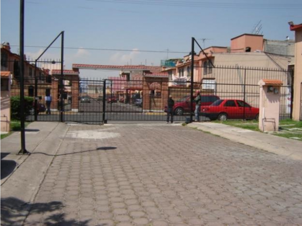 CASA EN VENTA CONDOMINIO LOS SAUCES TOLUCA