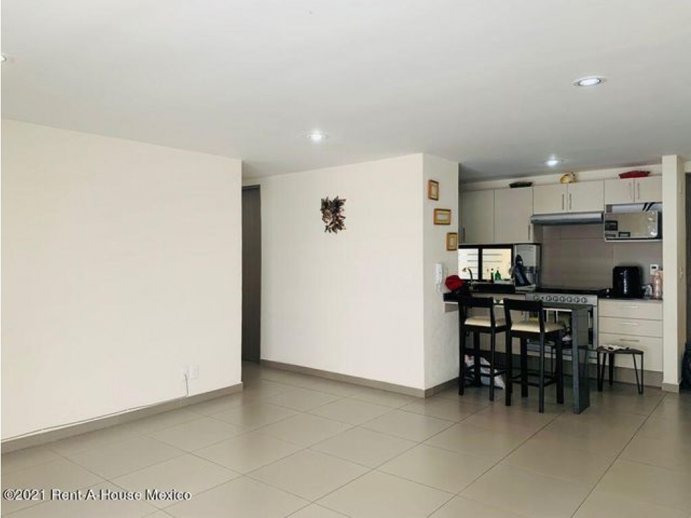 Departamento en renta en Av. San Antonio CMB