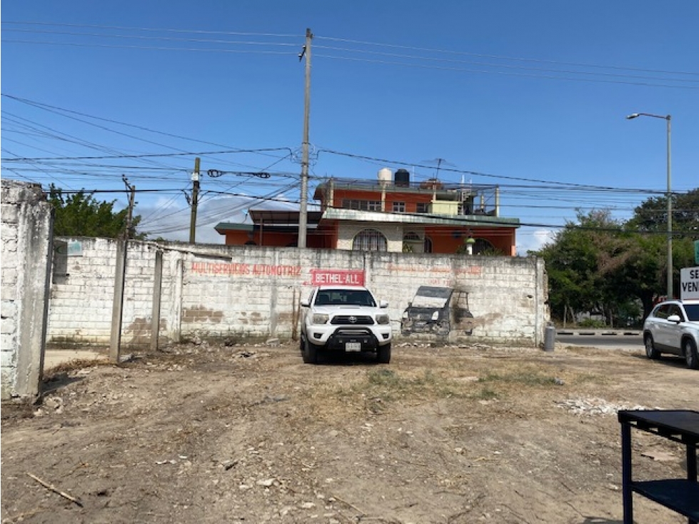 Terreno de 400 m2 en avenida principal de Terán