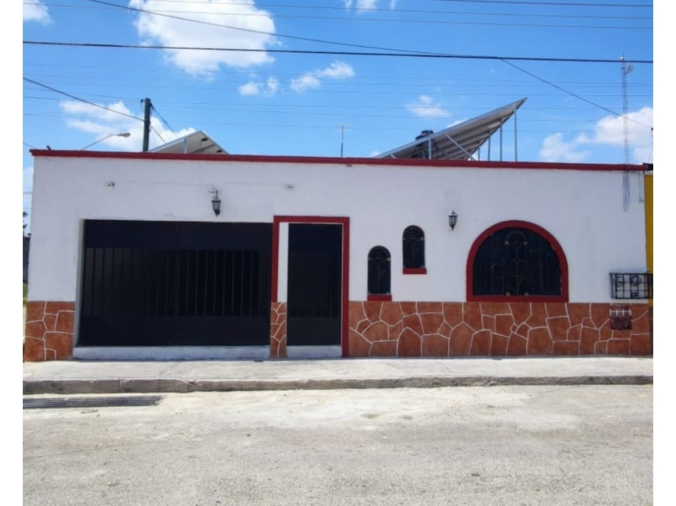 Casa y comercio en Esquina en Fracc. Valle Dorado, Mérida, Yucatán.