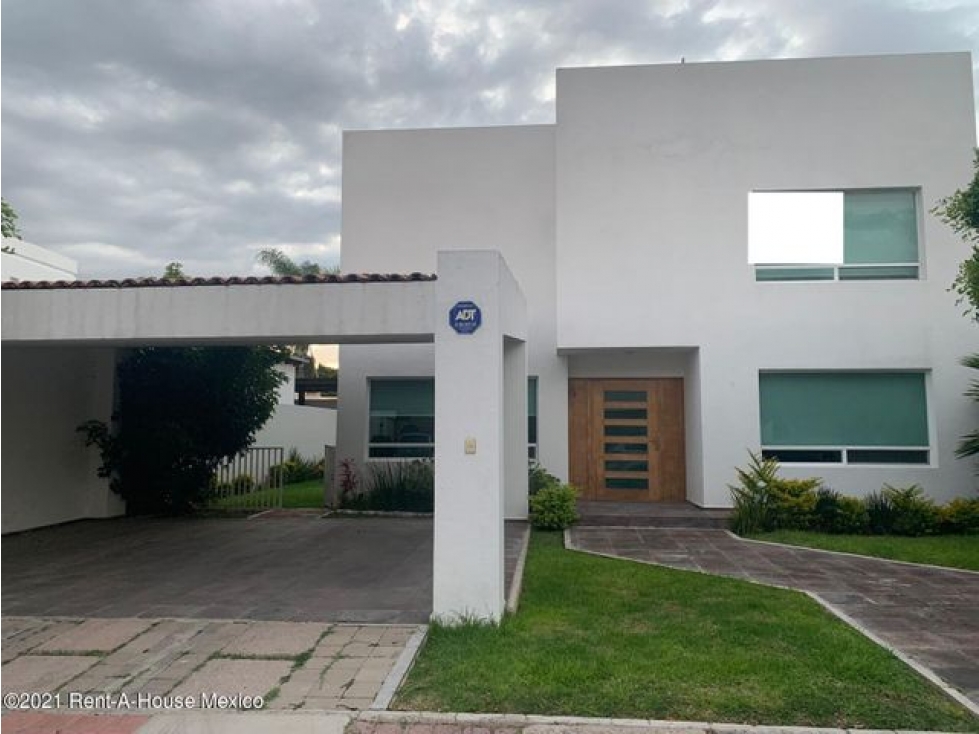 Jacarandas. VENTA - Casa de 2 niveles y con terraza