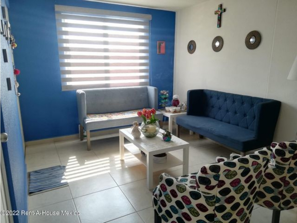 Tres Cantos, casa con recámara en planta baja - VENTA