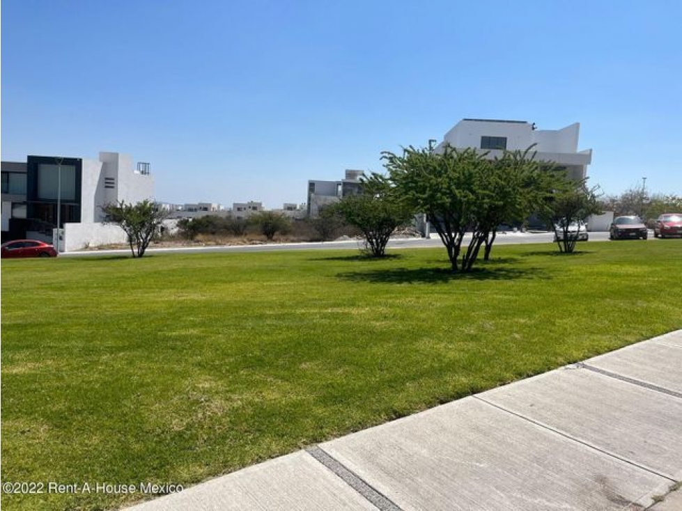 Increible residencia en venta en Zibata con alberca propia IG