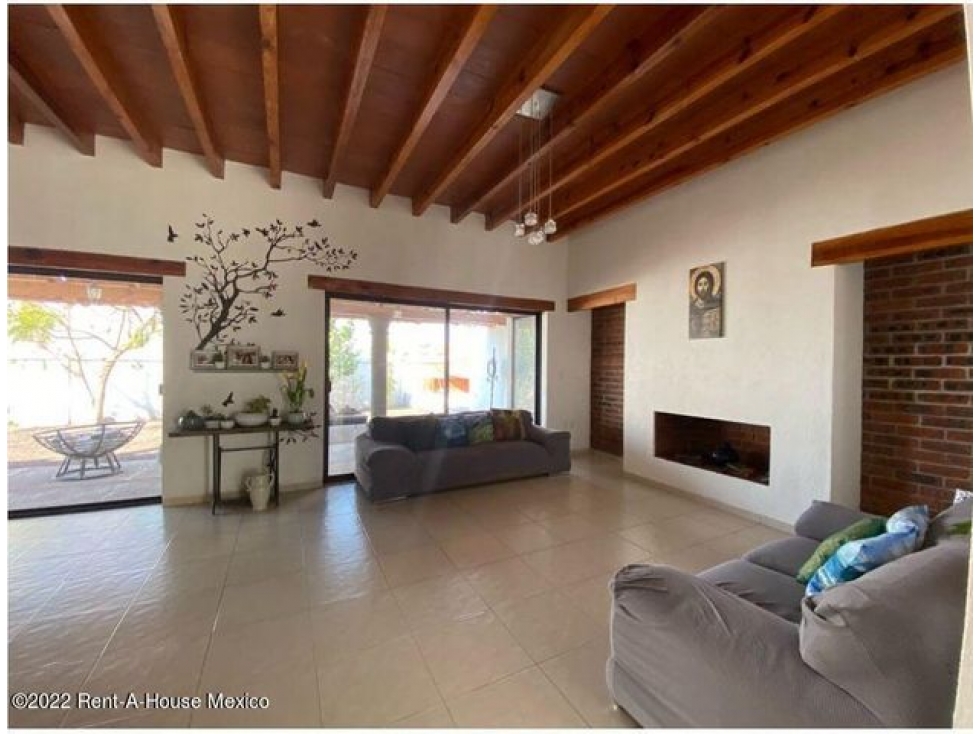 Hermosa casa en renta con amplio jardin en Colinas del Bosque IG