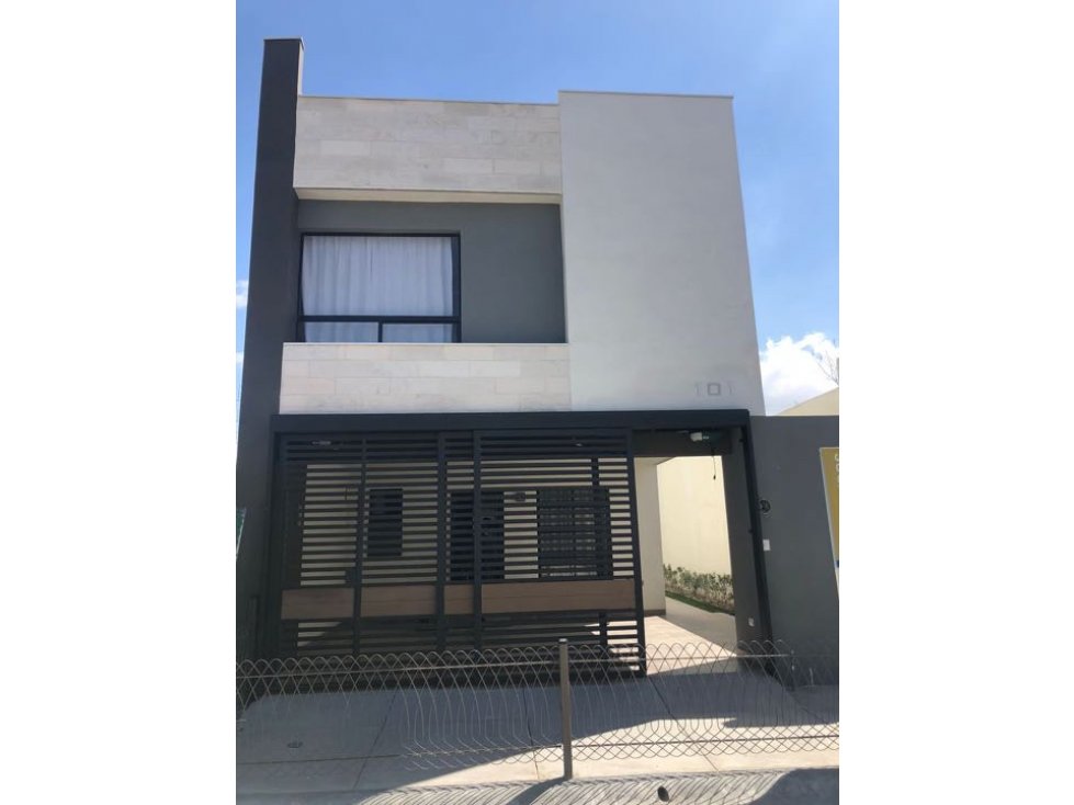 Casa de Venta Residencial en Escobedo de 3 niveles