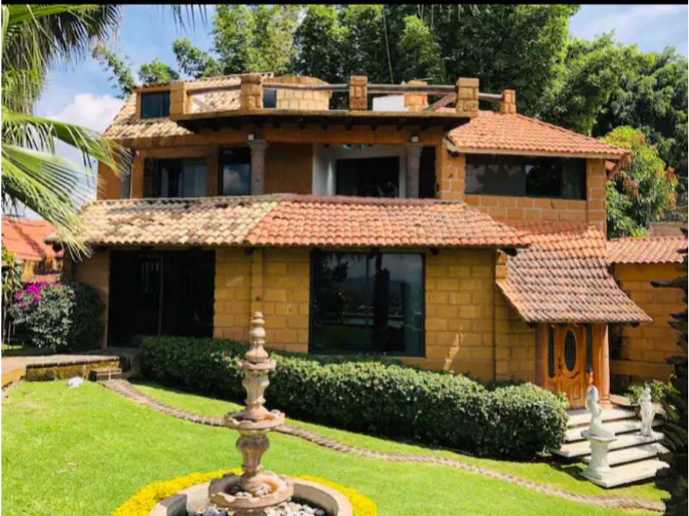 CASA EN VENTA CON ALBERCA EN BURGOS   CUERNAVACA TEMIXCO