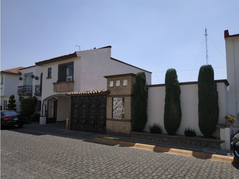 VENTA HERMOSA CASA EN METEPEC, LLANO GRANDE