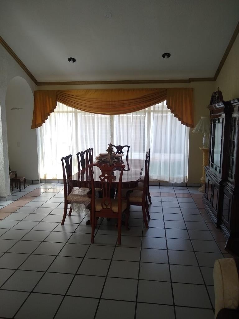 CASA EN VENTA EN LA EXCLUSIVA ZONA DE LA COLONIA LAS ARBOLEDAS EN TUXTLA GUTIÉRREZ.