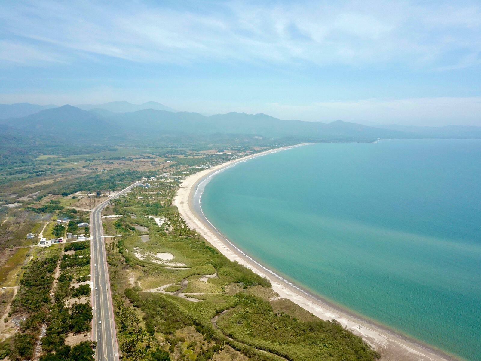 HERMOSA PROPIEDAD CON FRENTE DE PLAYA EN BAHÍA MATANCHÉN